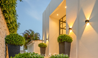 Elegante villa de lujo con arquitectura mediterránea en venta en el Valle del Golf de Nueva Andalucía, Marbella 803416 