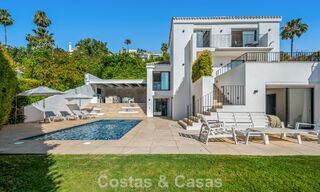 Elegante villa de lujo con arquitectura mediterránea en venta en el Valle del Golf de Nueva Andalucía, Marbella 803419 