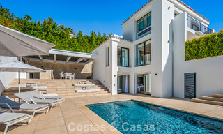 Elegante villa de lujo con arquitectura mediterránea en venta en el Valle del Golf de Nueva Andalucía, Marbella 803420 
