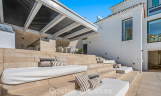 Elegante villa de lujo con arquitectura mediterránea en venta en el Valle del Golf de Nueva Andalucía, Marbella 803422 