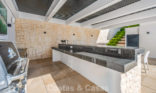 Elegante villa de lujo con arquitectura mediterránea en venta en el Valle del Golf de Nueva Andalucía, Marbella 803425 