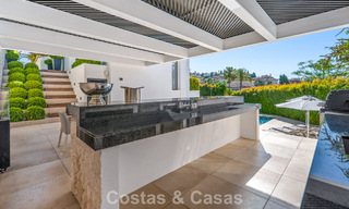 Elegante villa de lujo con arquitectura mediterránea en venta en el Valle del Golf de Nueva Andalucía, Marbella 803426 