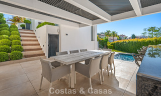 Elegante villa de lujo con arquitectura mediterránea en venta en el Valle del Golf de Nueva Andalucía, Marbella 803427 