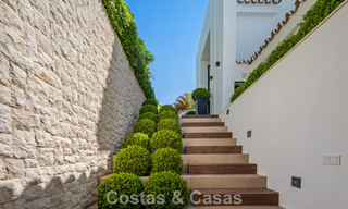 Elegante villa de lujo con arquitectura mediterránea en venta en el Valle del Golf de Nueva Andalucía, Marbella 803429 