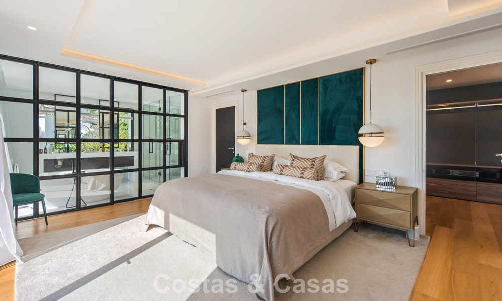 Elegante villa de lujo con arquitectura mediterránea en venta en el Valle del Golf de Nueva Andalucía, Marbella 803432