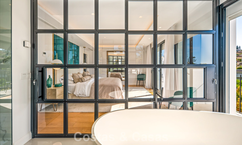 Elegante villa de lujo con arquitectura mediterránea en venta en el Valle del Golf de Nueva Andalucía, Marbella 803435