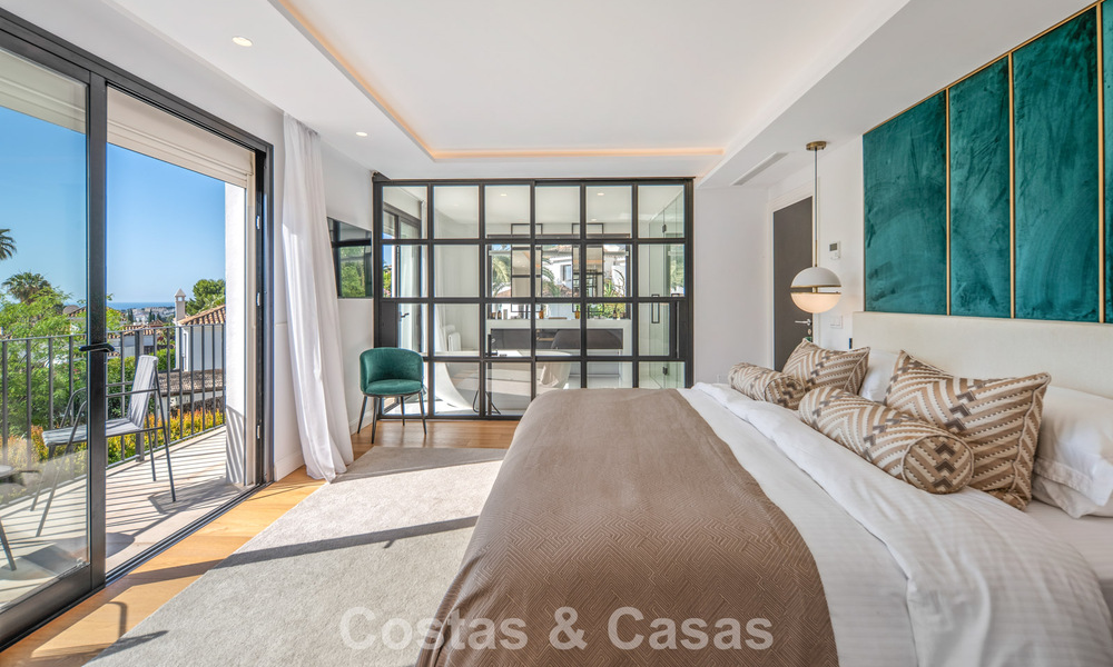 Elegante villa de lujo con arquitectura mediterránea en venta en el Valle del Golf de Nueva Andalucía, Marbella 803439