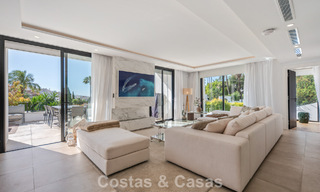 Elegante villa de lujo con arquitectura mediterránea en venta en el Valle del Golf de Nueva Andalucía, Marbella 803440 