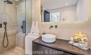Elegante villa de lujo con arquitectura mediterránea en venta en el Valle del Golf de Nueva Andalucía, Marbella 803450 