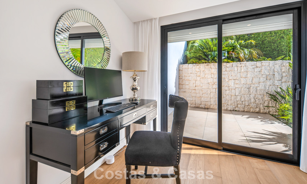 Elegante villa de lujo con arquitectura mediterránea en venta en el Valle del Golf de Nueva Andalucía, Marbella 803452