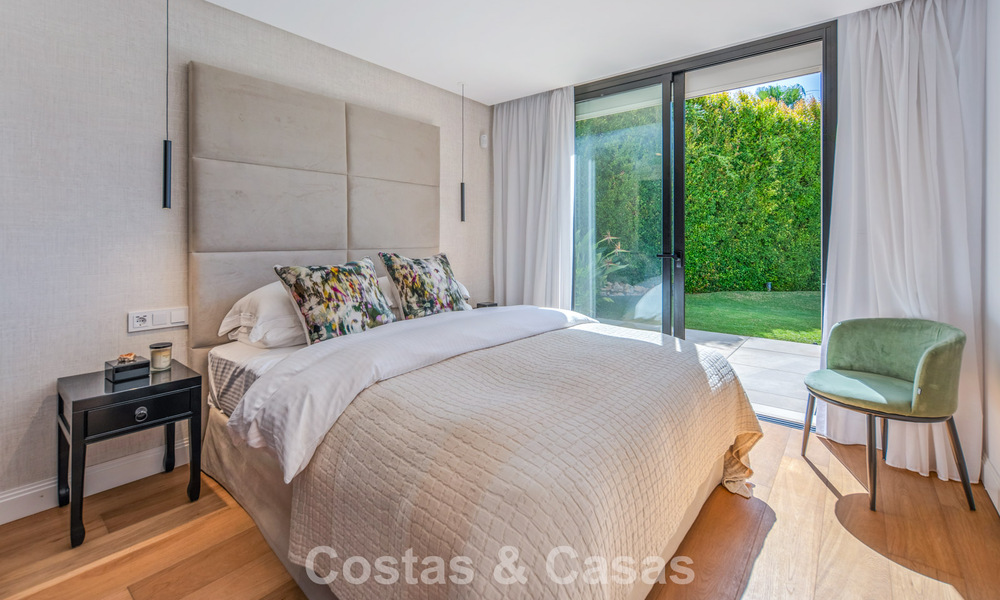 Elegante villa de lujo con arquitectura mediterránea en venta en el Valle del Golf de Nueva Andalucía, Marbella 803454