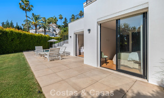 Elegante villa de lujo con arquitectura mediterránea en venta en el Valle del Golf de Nueva Andalucía, Marbella 803457 