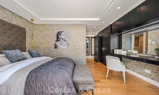 Elegante villa de lujo con arquitectura mediterránea en venta en el Valle del Golf de Nueva Andalucía, Marbella 803458 