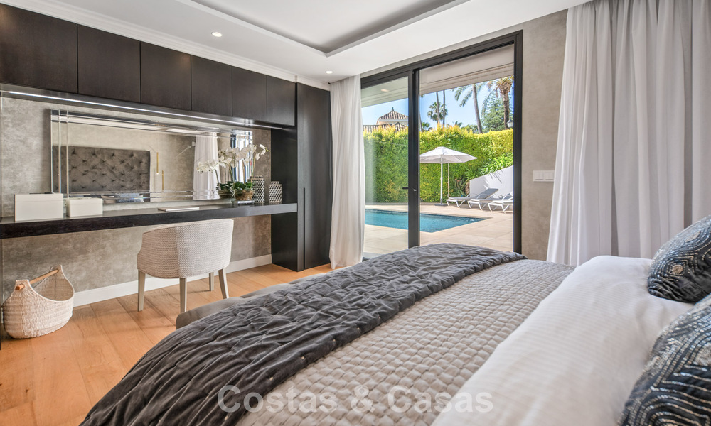 Elegante villa de lujo con arquitectura mediterránea en venta en el Valle del Golf de Nueva Andalucía, Marbella 803460