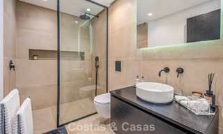 Elegante villa de lujo con arquitectura mediterránea en venta en el Valle del Golf de Nueva Andalucía, Marbella 803461 