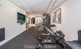 Elegante villa de lujo con arquitectura mediterránea en venta en el Valle del Golf de Nueva Andalucía, Marbella 803463 