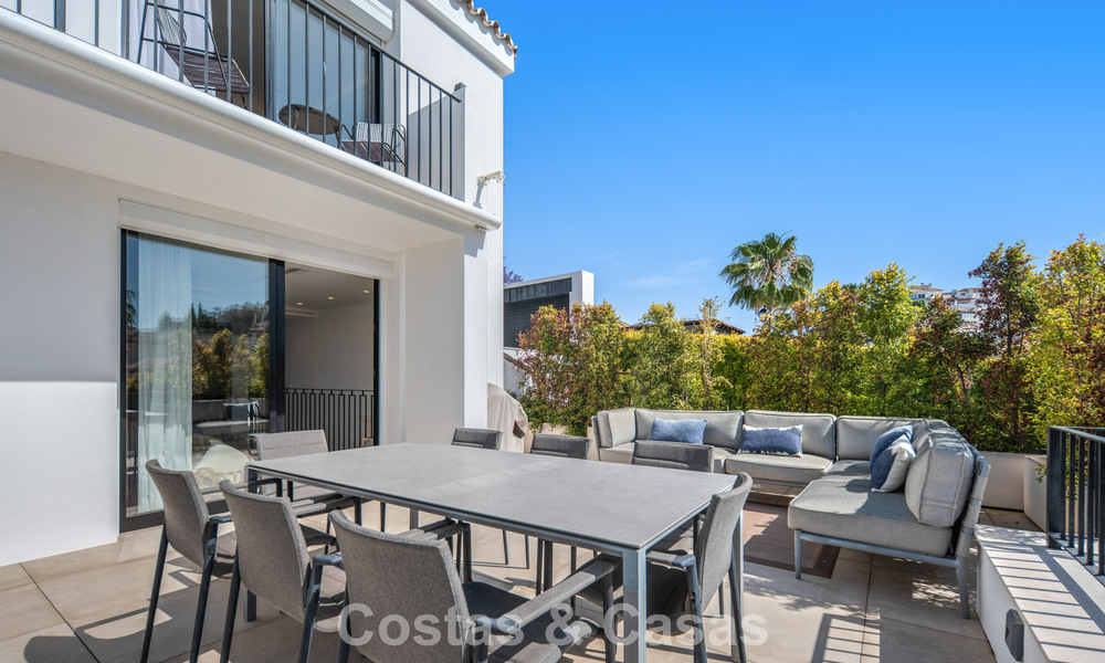 Elegante villa de lujo con arquitectura mediterránea en venta en el Valle del Golf de Nueva Andalucía, Marbella 803464