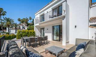 Elegante villa de lujo con arquitectura mediterránea en venta en el Valle del Golf de Nueva Andalucía, Marbella 803465 