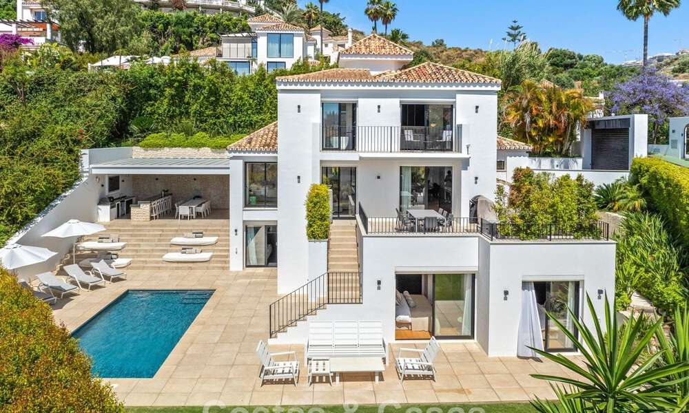 Elegante villa de lujo con arquitectura mediterránea en venta en el Valle del Golf de Nueva Andalucía, Marbella 803469