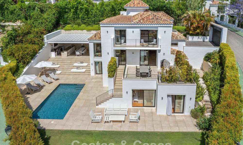 Elegante villa de lujo con arquitectura mediterránea en venta en el Valle del Golf de Nueva Andalucía, Marbella 803470