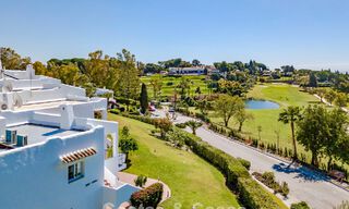 Casa adosada renovada con vistas frontales al campo de golf en venta en Aloha, Nueva Andalucía, Marbella 803133 