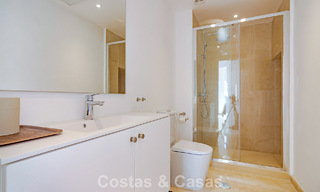 Casa adosada renovada con vistas frontales al campo de golf en venta en Aloha, Nueva Andalucía, Marbella 803141 