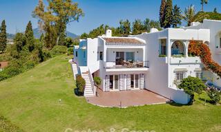 Casa adosada renovada con vistas frontales al campo de golf en venta en Aloha, Nueva Andalucía, Marbella 803154 