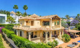 Amplia villa mediterránea con vistas al mar y un fantástico potencial de renovación en venta en La Quinta, Marbella - Benahavís 803473 
