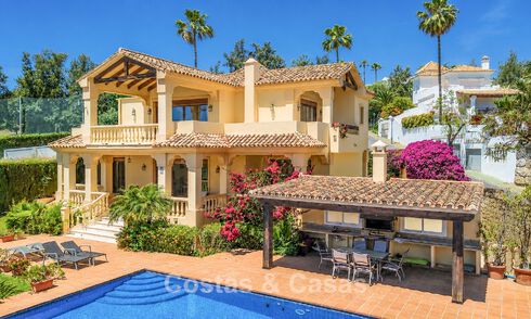 Amplia villa mediterránea con vistas al mar y un fantástico potencial de renovación en venta en La Quinta, Marbella - Benahavís 803474