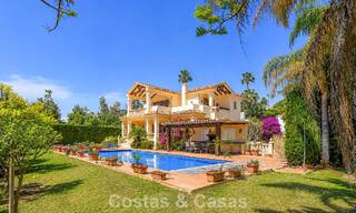 Amplia villa mediterránea con vistas al mar y un fantástico potencial de renovación en venta en La Quinta, Marbella - Benahavís 803476 