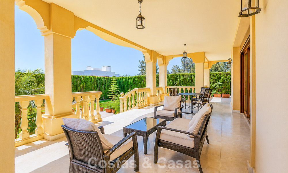 Amplia villa mediterránea con vistas al mar y un fantástico potencial de renovación en venta en La Quinta, Marbella - Benahavís 803479