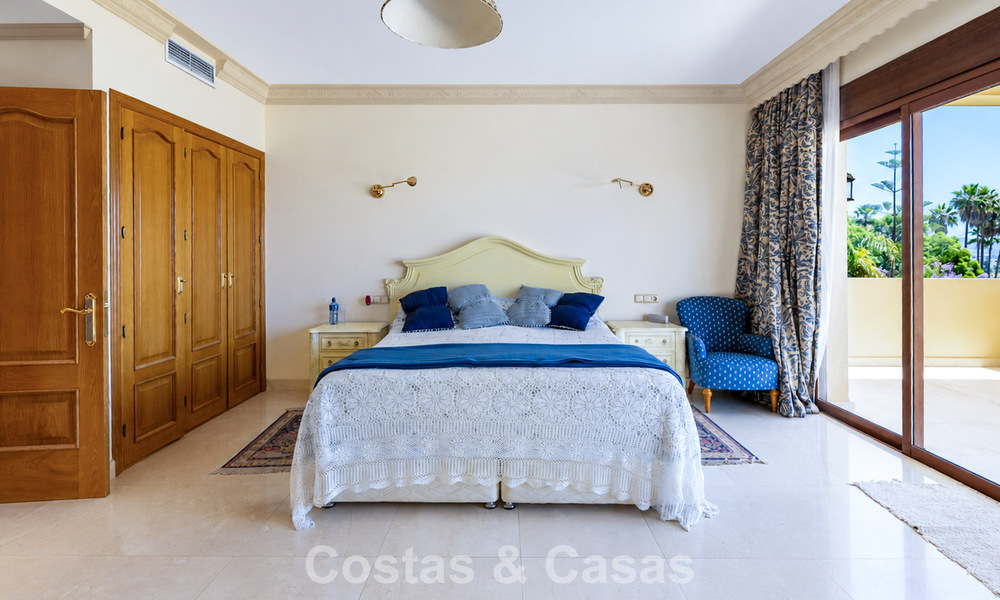 Amplia villa mediterránea con vistas al mar y un fantástico potencial de renovación en venta en La Quinta, Marbella - Benahavís 803488