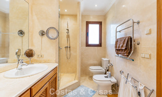 Amplia villa mediterránea con vistas al mar y un fantástico potencial de renovación en venta en La Quinta, Marbella - Benahavís 803492 