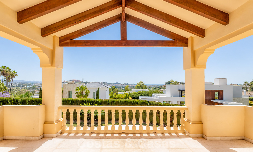 Amplia villa mediterránea con vistas al mar y un fantástico potencial de renovación en venta en La Quinta, Marbella - Benahavís 803493