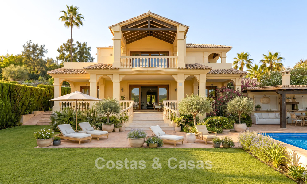 Amplia villa mediterránea con vistas al mar y un fantástico potencial de renovación en venta en La Quinta, Marbella - Benahavís 803506