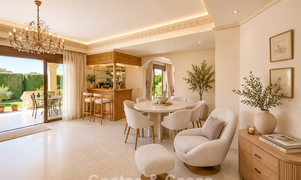 Amplia villa mediterránea con vistas al mar y un fantástico potencial de renovación en venta en La Quinta, Marbella - Benahavís 803509