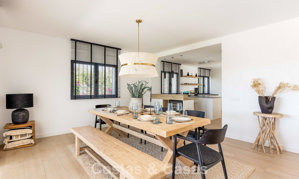 Villa de lujo de una sola planta con arquitectura española y acceso directo al campo de golf en venta en Marbella - Benahavís 803511