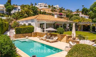 Villa de lujo de una sola planta con arquitectura española y acceso directo al campo de golf en venta en Marbella - Benahavís 803520 