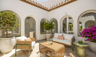 Villa de lujo de una sola planta con arquitectura española y acceso directo al campo de golf en venta en Marbella - Benahavís 803522 