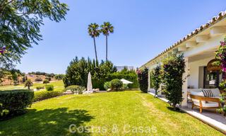 Villa de lujo de una sola planta con arquitectura española y acceso directo al campo de golf en venta en Marbella - Benahavís 803530 