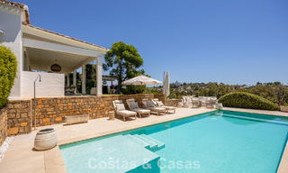 Villa de lujo de una sola planta con arquitectura española y acceso directo al campo de golf en venta en Marbella - Benahavís 803533 