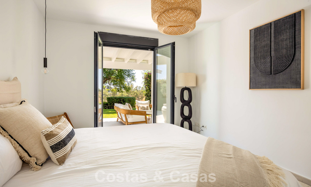 Villa de lujo de una sola planta con arquitectura española y acceso directo al campo de golf en venta en Marbella - Benahavís 803537