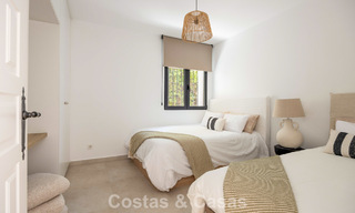Villa de lujo de una sola planta con arquitectura española y acceso directo al campo de golf en venta en Marbella - Benahavís 803539 