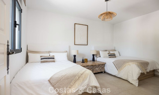 Villa de lujo de una sola planta con arquitectura española y acceso directo al campo de golf en venta en Marbella - Benahavís 803540 