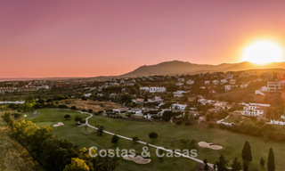 Villa de lujo de una sola planta con arquitectura española y acceso directo al campo de golf en venta en Marbella - Benahavís 803547 