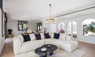 Villa de lujo de una sola planta con arquitectura española y acceso directo al campo de golf en venta en Marbella - Benahavís 803551 