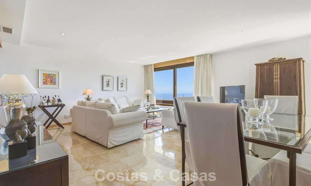 Apartamento listo para entrar a vivir con vistas panorámicas al mar en venta al este del centro de Marbella 803552
