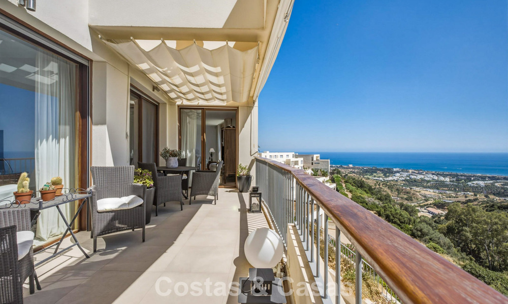 Apartamento listo para entrar a vivir con vistas panorámicas al mar en venta al este del centro de Marbella 803553