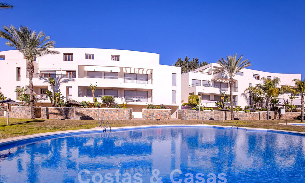 Apartamento listo para entrar a vivir con vistas panorámicas al mar en venta al este del centro de Marbella 803663