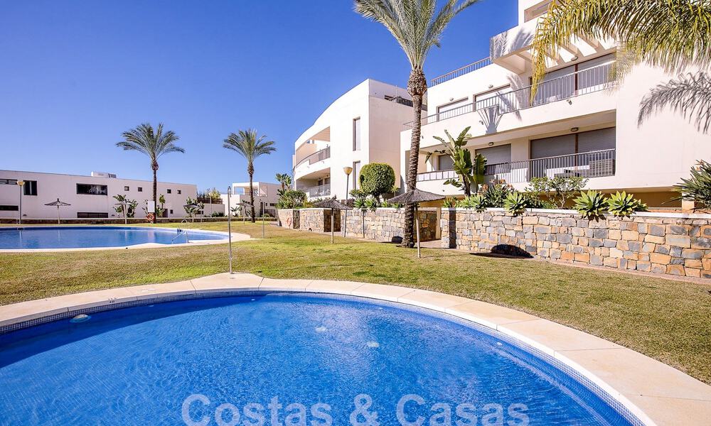 Apartamento listo para entrar a vivir con vistas panorámicas al mar en venta al este del centro de Marbella 803664